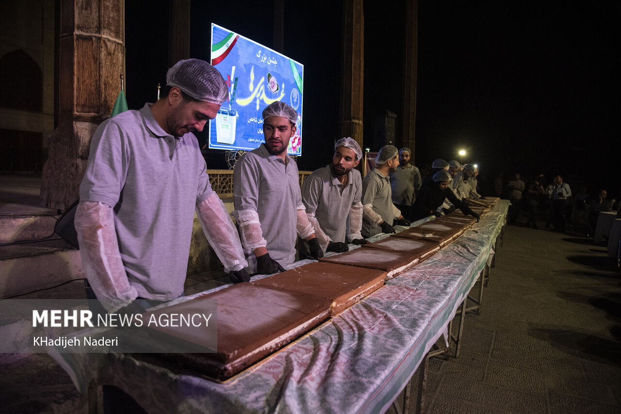 بانگ غدیر از سراسر نصف جهان به گوش میرسد