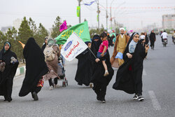 آغاز شادپیمایی قمی ها در روز نیمه شعبان به سمت مسجد جمکران