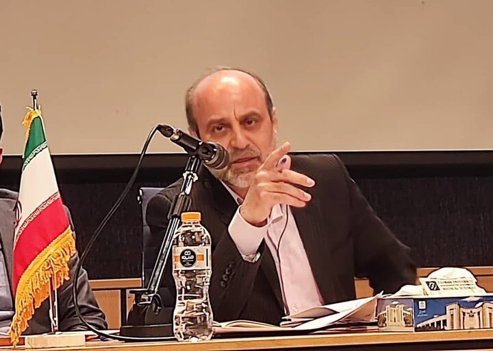 تأسیس بی رویه داروخانه باعث کمبود دارو میشود