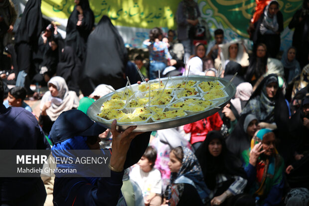 مشہد، عید غدیر کے دن ابتدائی طور پر 11 ہزار لوگوں کو مفت کھانا کھلایا گیا