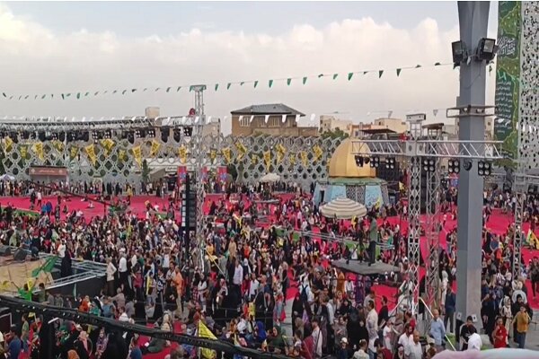 Video: Huge crowd of people at Eid al-Ghadir festival