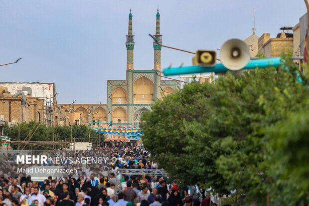 مهمانی کیلومتری شهر غدیر در یزد