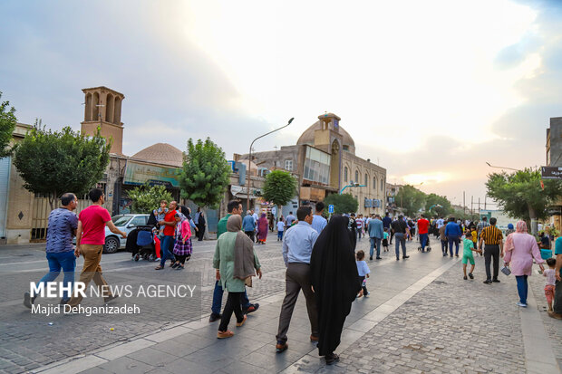مهمانی کیلومتری شهر غدیر در یزد