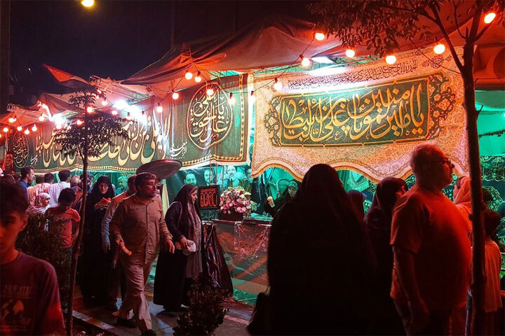 بارش رحمت الهی بر شادی جمعی افزود/ تماشای نمایشها و نورافشانی بارش رحمت الهی بر شادی جمعی افزود/ تماشای نمایشها و نورافشانی