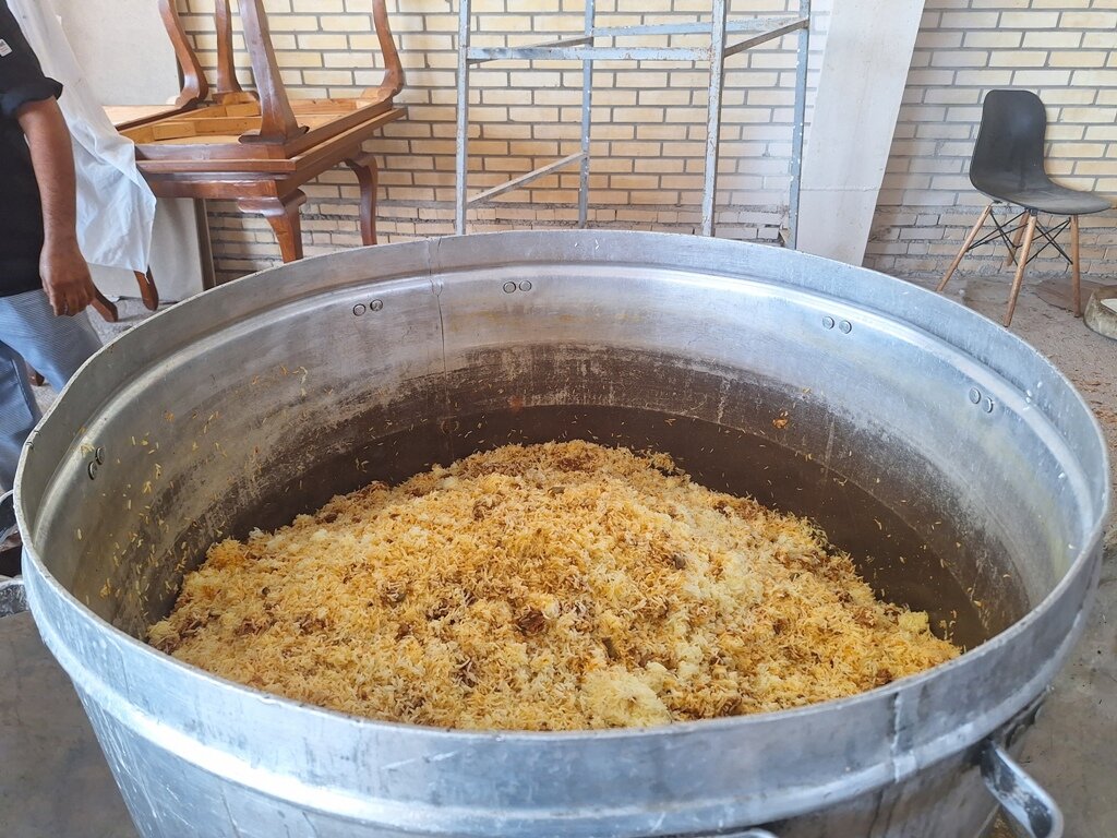 ۱۲ هزار پرس غذا در گناوه طبخ و توزیع شد