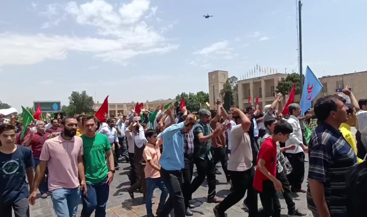 راهپیمایی اصفهانی‌ها در مهمونی کیلومتری غدیر