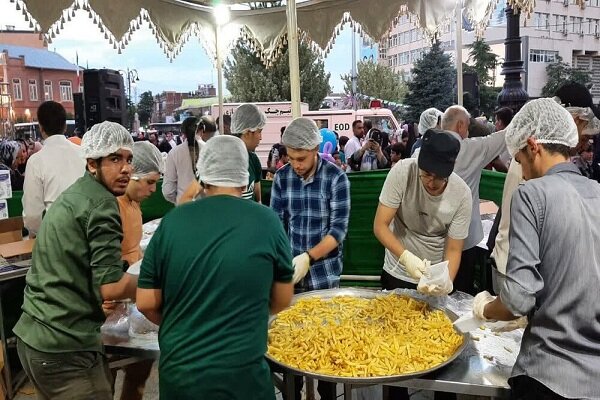 مهمانی بزرگ غدیر در دیار آذری ها/سفره های علوی در شهرها پهن شد