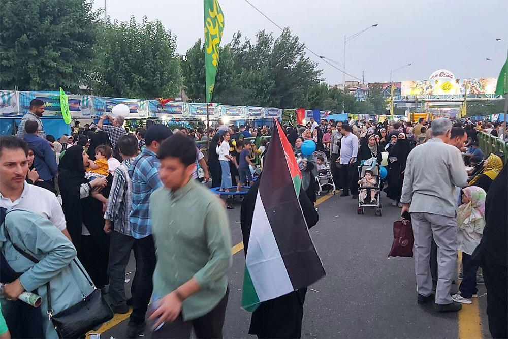 همدردی ایرانی‌ها با مردم فلسطین/ پرچمی که در جشن غدیر هم بالاست