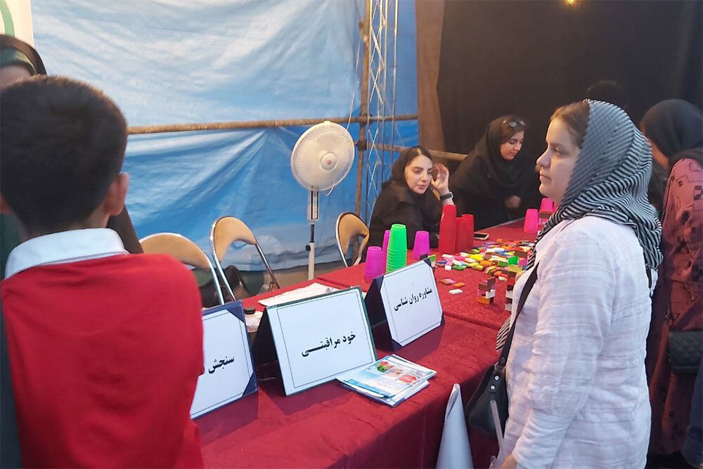موکب محبان امام رضا(ع) بخش سلامت تدارک دید/ دورهمی کودکانِ نقاش
