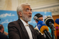 جليلي: ادعو الجميع للمشاركة في انتخابات الجولة الثانية من اجل بناء إيران أقوى