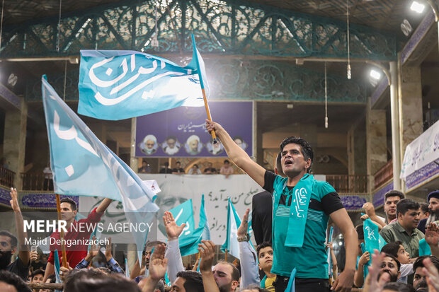 اجتماع هواداران مسعود پزشکیان در یزد