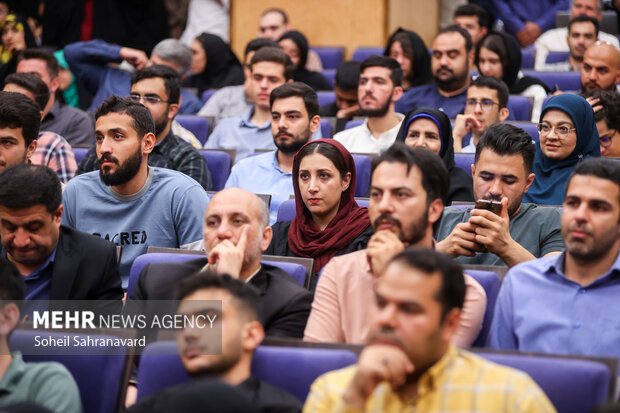 سخنرانی انتخاباتی علیرضا زاکانی در دانشگاه تهران