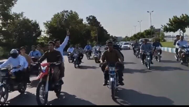 عزیمت جمعی از هواداران سعید جلیلی به فرودگاه مشهد جهت استقبال عزیمت جمعی از هواداران سعید جلیلی به فرودگاه مشهد جهت استقبال