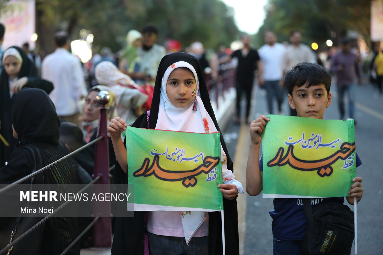 مگر دنیا چه خیری جز علی در آستین دارد؟ مگر دنیا چه خیری جز علی در آستین دارد؟