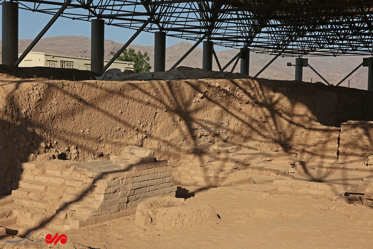 هبه زمین اطراف دروازه کوروش/ حفاظت یگان از تل آجری