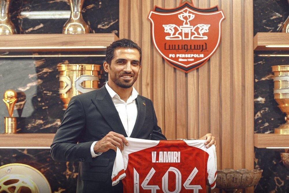 وحید امیری یک فصل دیگر با پرسپولیس تمدید کرد