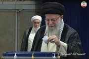 قائد الثوره الاسلاميه يدلي بصوته في الانتخابات الرئاسيه +فيديو