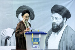 Eski Cumhurbaşkanı Hatemi oyunu kullandı