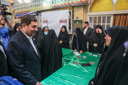 تقرير مصور... مشارکة اهالي طهران في الانتخابات الرئاسية في مسجد لرزاده