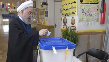 حسن روحانی رای خود را به صندوق انداخت