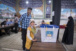 آغاز رای گیری در استان سمنان/ حضور مردم قبل از بازگشایی برخی شعب