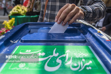 حضور مردم فیروزکوه در شعب اخذ رای این شهرستان همچنان ادامه دارد