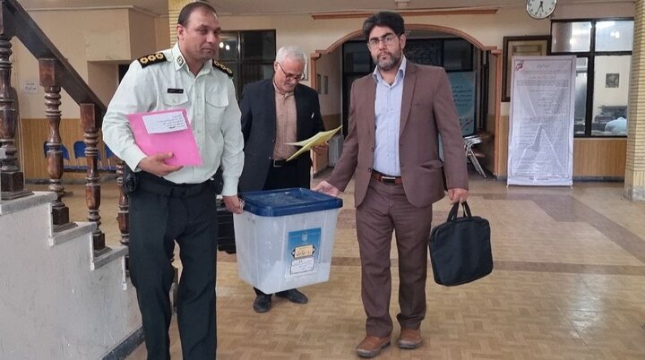 آغاز انتقال صندوق‌های اخذ رأی در تایباد از محل ستاد انتخابات