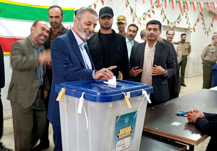 اللواء موسوي يدلي بصوته في الانتخابات الرئاسيه