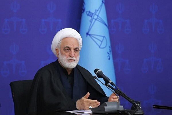 رئيس السلطة القضائية يدلي بصوته في الانتخابات الرئاسية الإيرانية