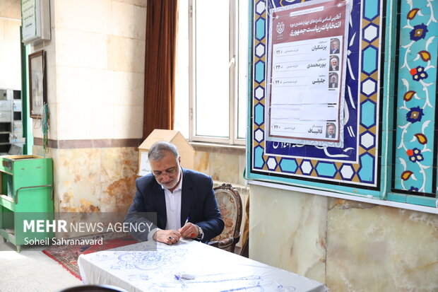 انتخابات چهاردهمین دوره ریاست جمهوری در مسجد میرزا عیسی وزیر