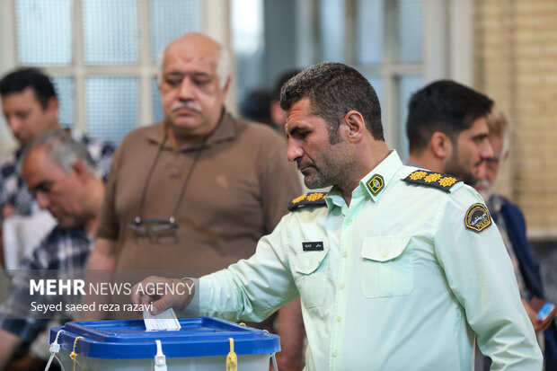 انتخابات چهاردهمین دوره ریاست جمهوری در مسجد لرزاده
