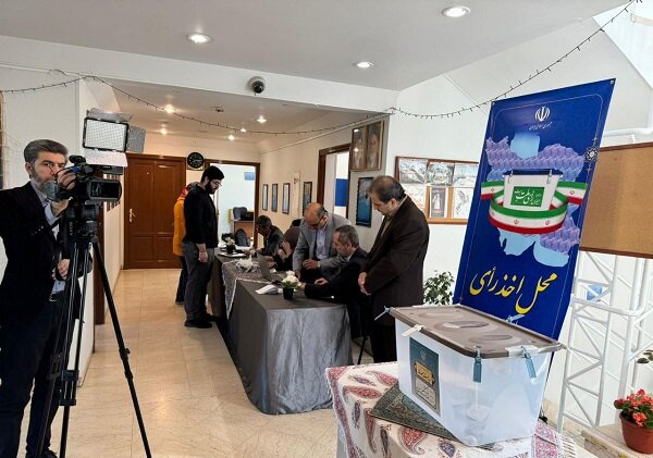 Rusya'da İranlı seçmenlerin oy kullanma işlemi devam ediyor