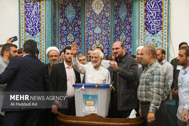 VIDEO: Jalili casts vote at polling station in Tehran