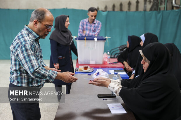 انتخابات چهاردهمین دوره ریاست جمهوری در مسجد میرزا عیسی وزیر