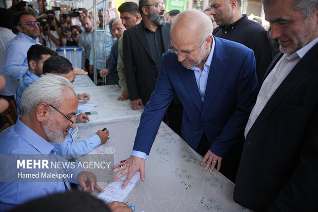 انتخابات چهاردهمین دوره ریاست جمهوری در حرم حضرت عبدالعظیم (ع)