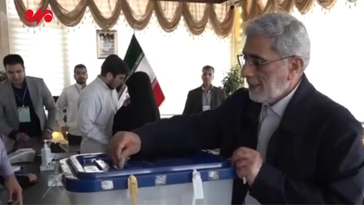 سردار قاآنی رای خود را در مشهد به صندوق انداخت