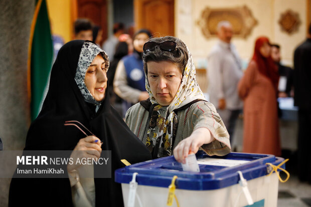 VIDEO: Tabriz people vote in presidential election