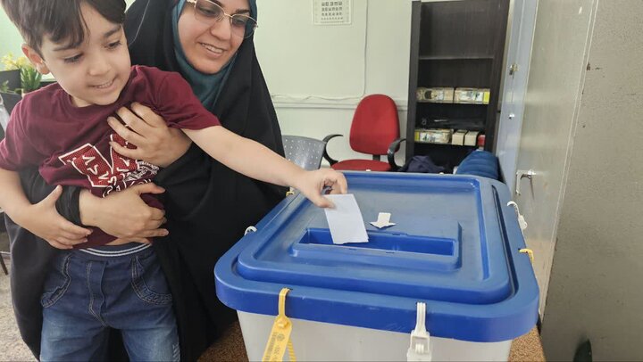 رشتوندان با مهر از دلایل مشارکت خود در انتخابات می گویند