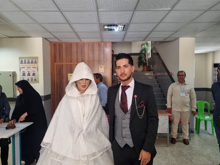 Kürt gelin ve damat sandık başına giderek oy kullandılar Kürt gelin ve damat sandık başına giderek oy kullandılar