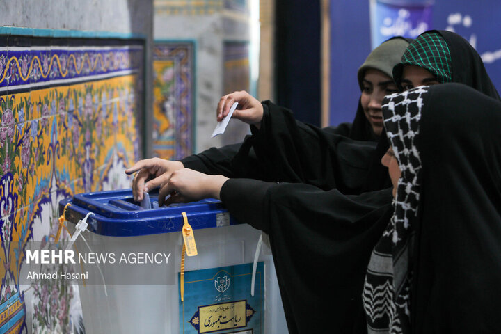 حضور پرشور مردم تبریز پای صندوق‌های رای