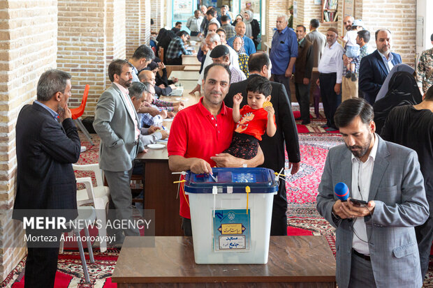 ایران میں صدارتی انتخاب، عوام کی بھرپور شرکت+ ویڈیو، تصاویر