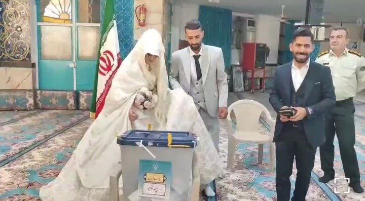 حضور عروس وداماد نکایی در انتخابات