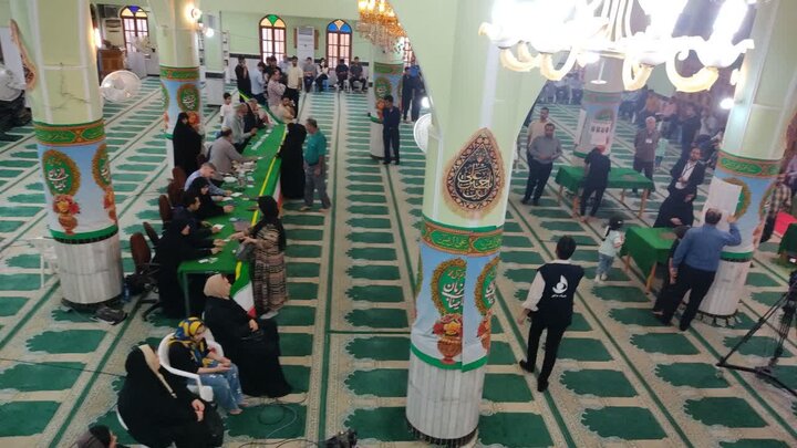صف طولانی رای‌دهندگان در مسجد توحید بوشهر