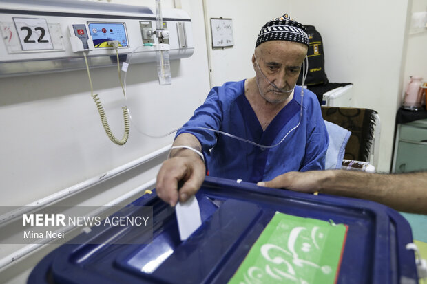 اخذ رأی چهاردهمین دوره ریاست جمهوری در بیمارستان مدنی تبریز