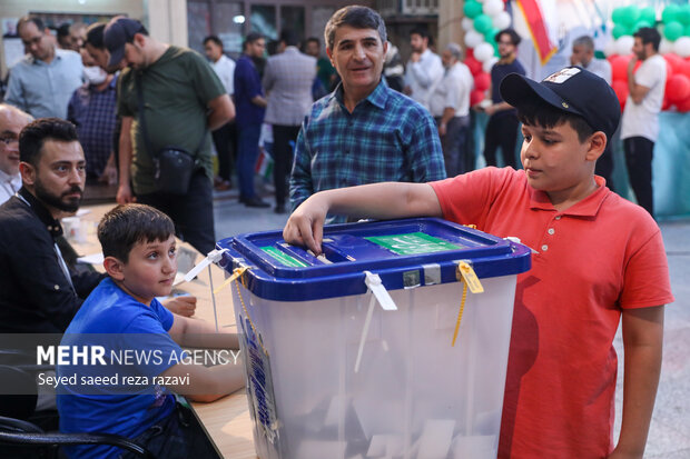 حضور پرشور مردم بهارستان در انتخابات ریاست جمهوری