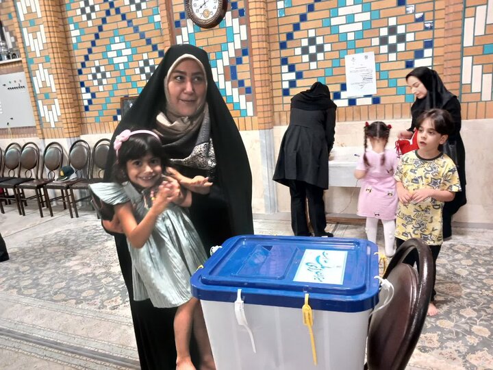 استمرار حضور مردم شهرهای مختلف کردستان در پای صندوق‌های رای