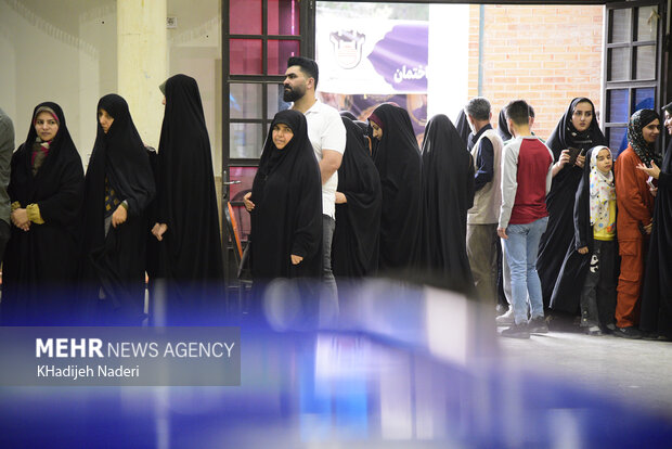 ساعات پایانی انتخابات چهاردهمین دوره ریاست جمهوری در اصفهان