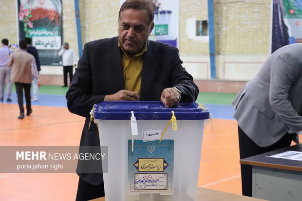 حضور حماسی مردم زاهدان در پای صندوق رای