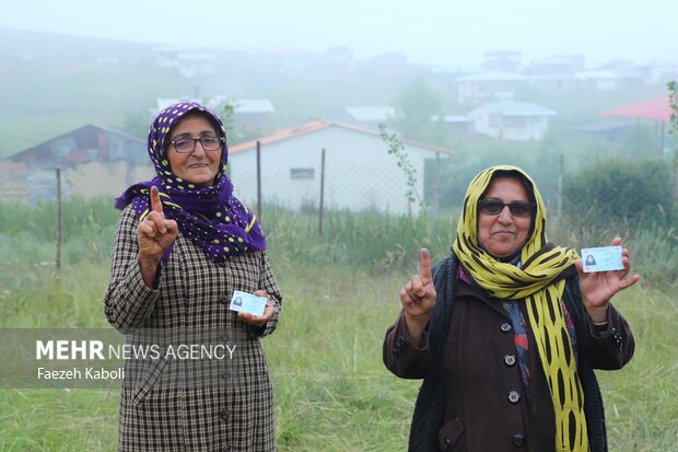 صندوق سیار رای گیری در روستای کوه پایه جهان نما