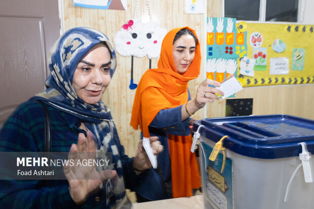 شلوغی شعب اخذ رای در زنجان